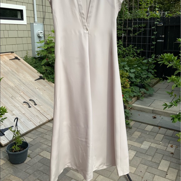 SARA STURGEON maxi dress (4) - Picture 2 of 10